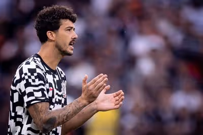 Corinthians tem nove baixas e seis pendurados para duelo contra o Flamengo pelo Brasileirão