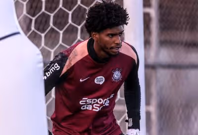 Goleiro do Corinthians projeta clássico contra o Palmeiras pelo Brasileirão
