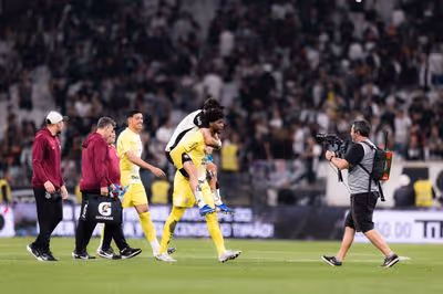 Goleiro do Corinthians é eleito craque durante empate no Dérbi; expulsos são os piores