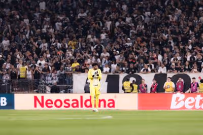 Goleiro do Corinthians exalta metodologia de Diniz e entrega do elenco durante Dérbi