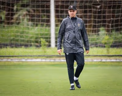 Corinthians demite Lucas Piccinato após empate em Itaquera pelo Brasileirão Feminino
