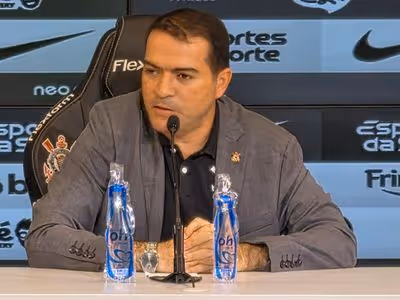 Marcelo Paz protesta contra arbitragem de empate entre Corinthians e Flamengo