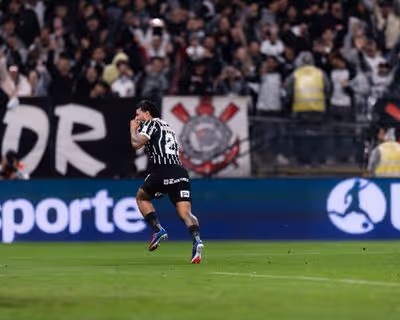 Lateral do Corinthians se torna o quinto jogador da posição com mais gols na história do Timão