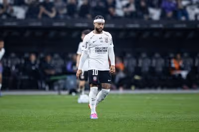 Memphis volta a atuar pelo Corinthians após lesão e a menos de um mês do fim do contrato