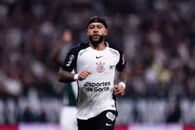 Últimas do Corinthians: renovação de Memphis, retorno de atacante e volante punido