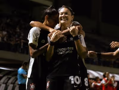 Corinthians atropela Red Bull Bragantino e assume liderança do Brasileirão Feminino