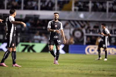 Raniele fala sobre centésimo jogo no Corinthians e evita celebração empolgada após a derrota