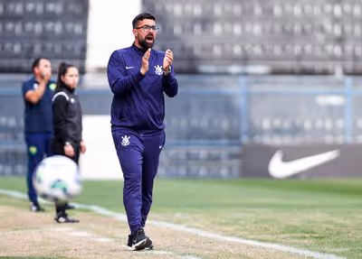 Ex-técnico do Corinthians é anunciado como auxiliar de clube paulista