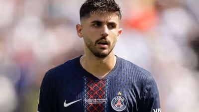 Ex-São Paulo muda de status no PSG, troca até de posição e conquista Luis Enrique: 'Merece jogar mais'