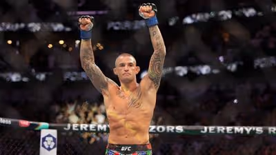 Poirier se emociona com despedida do UFC: 'Garoto vivendo um sonho'