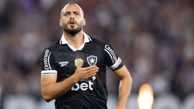 Botafogo recusa nova oferta de quase R$ 46 milhões do Tigres, do México, por Arthur Cabral, que não deve deixar o clube