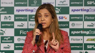 Ingleses pedem que Palmeiras coloque joia em negociação por zagueiro; clube veta e encerra conversas