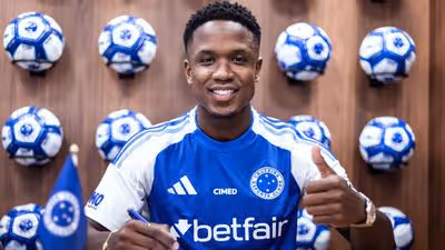 Cruzeiro anuncia contratação de atacante da Premier League