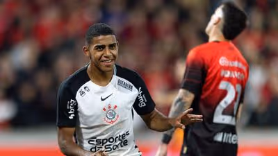 Gui Negão brilha de novo, Corinthians vence e sai na frente do Athletico-PR por vaga na semifinal da Copa do Brasil