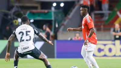 Cacá faz pênalti no fim, e Inter busca empate no reencontro de Ramón Díaz com o Corinthians