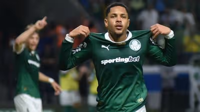 Jornal exalta 'insaciável Vitor Roque' para eventual Palmeiras x Flamengo no Brasileirão e Libertadores: 'Tigrinho faminto'