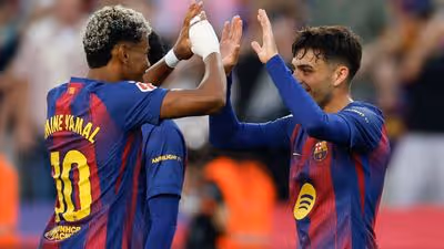 Barça leva golaço de bicicleta, mas vence de forma emocionante nos acréscimos e pressiona Real Madrid antes de El Clásico