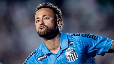 Neymar vibra com hat-trick contra o Juventude e despista sobre futuro no Santos: 'Não sei, sinceramente...'