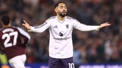 Aston Villa ofusca Matheus Cunha, supera o United e embala 10a vitória seguida