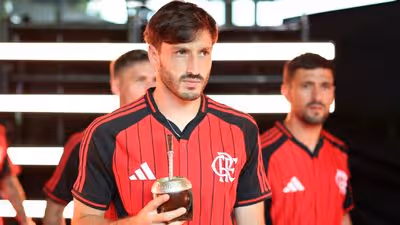 Sem espaço no Flamengo, Viña dá preferência ao River Plate em negociação de saída; veja os bastidores