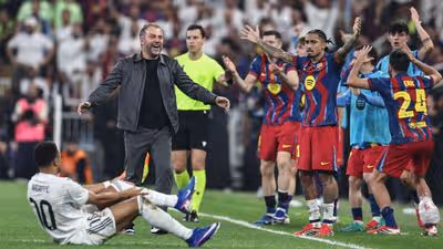 Técnico do Barcelona enaltece 'mentalidade' de Raphinha e revela bastidores do título da Supercopa