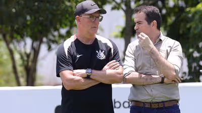 Bastidores: Corinthians agenda reunião por Arthur Cabral e vasculha o mercado por 'sombra' a Hugo Souza