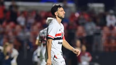 Calleri assume culpa por derrota do São Paulo e pede desculpas: 'Perdi um gol embaixo da trave que não posso errar'