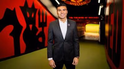 Al Ittihad entra na briga para contratar Casemiro e pode abrir caminho para saída de Fabinho