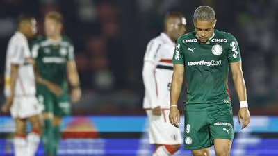 Palmeiras perde para o Botafogo-SP com um a mais e...