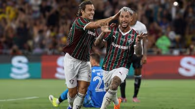Fluminense vence Botafogo com golaço de Lucho Acosta e segue invicto na briga pela liderança do Brasileirão