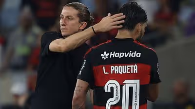 Zico diz que Flamengo não tratou saída de Filipe Luís de maneira adequada e defende Paquetá