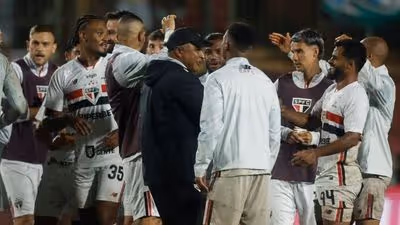 Bastidores: como foi conversa no vestiário que ajudou São Paulo a virar líder do Brasileirão
