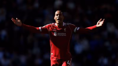 Liverpool perde Ekitike, é derrotado pelo Brighton e chega ao terceiro jogo sem vencer na Premier League