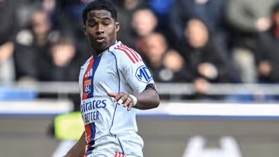 Endrick dá assistência, mas Lyon perde em casa de virada para o Mônaco e se complica no Francês