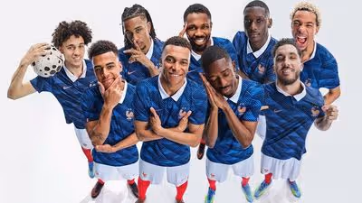 Escalação da França para enfrentar Brasil tem Mbappé e Dembelé titulares e dupla de astros do PSG no banco