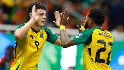 Atacante do Wrexham decide, e Jamaica encara RD Congo por vaga na Copa