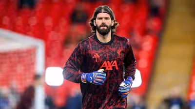 Juventus quer tirar Alisson do Liverpool e já tem primeiro 'sim' de brasileiro, diz jornal italiano