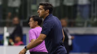 Abel 'avisa' Corinthians: 'Se tiver essa atitude, luta pela Libertadores'