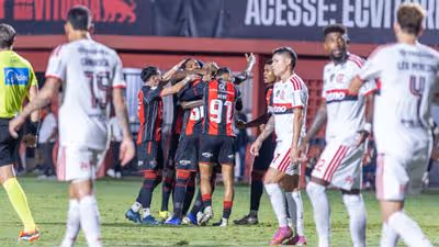Missão impossível? Como Vasco se sai fora de casa em meio a Vitória 'rolo compressor' no Barradão em 2026