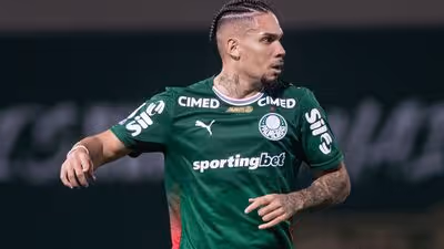 Paulinho sofre entorse no tornozelo e volta a ser ...