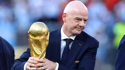 Uefa cobra que 'provas não sejam destruídas' e ameaça processar Infantino por plano de 'vender' a Copa do Mundo