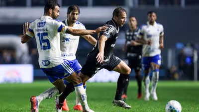 'Peço perdão ao torcedor': Fabrício Bruno revela estar jogando com dores e se emociona após derrota do Cruzeiro