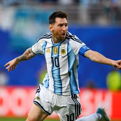 Técnico da Argélia comenta lance em que Messi poderia ter sido expulso: ‘Todo mundo viu’