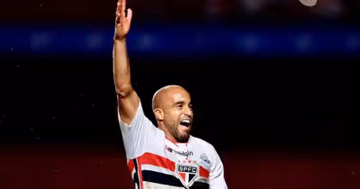São Paulo vence o Grêmio, convence e vira líder provisório do Brasileirão