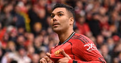 Casemiro brilha com golaço de cabeça e Manchester United bate Aston Villa na Premier League