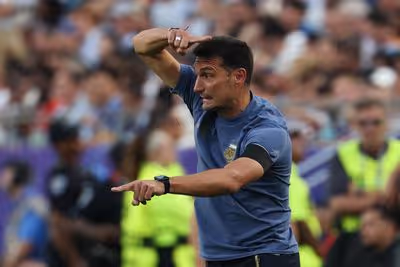 Scaloni era jogador discreto, convenceu Argentina como interino e está em outra semi de Copa