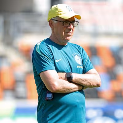 Ancelotti sofre com desfalques e chega às oitavas da Copa com dilema na escalação