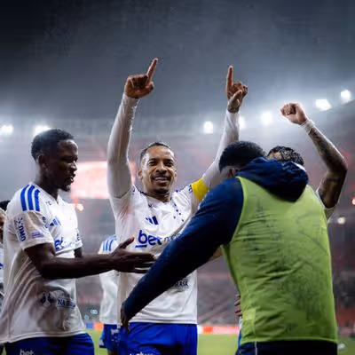 Cruzeiro vence Internacional no Beira-Rio e sobe na tabela do Brasileirão