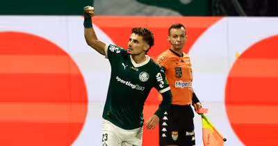 Raphael Veiga aceita proposta de time mexicano e está perto de deixar o Palmeiras