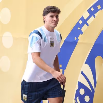 Como Julián Álvarez se tornou principal alvo do mercado europeu e motivo de rixa na Espanha